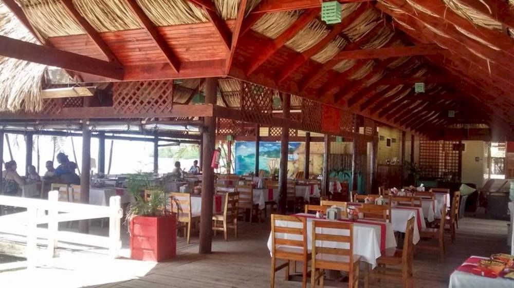 Las Palmas Beach Hotel Dixon Cove 外观 照片